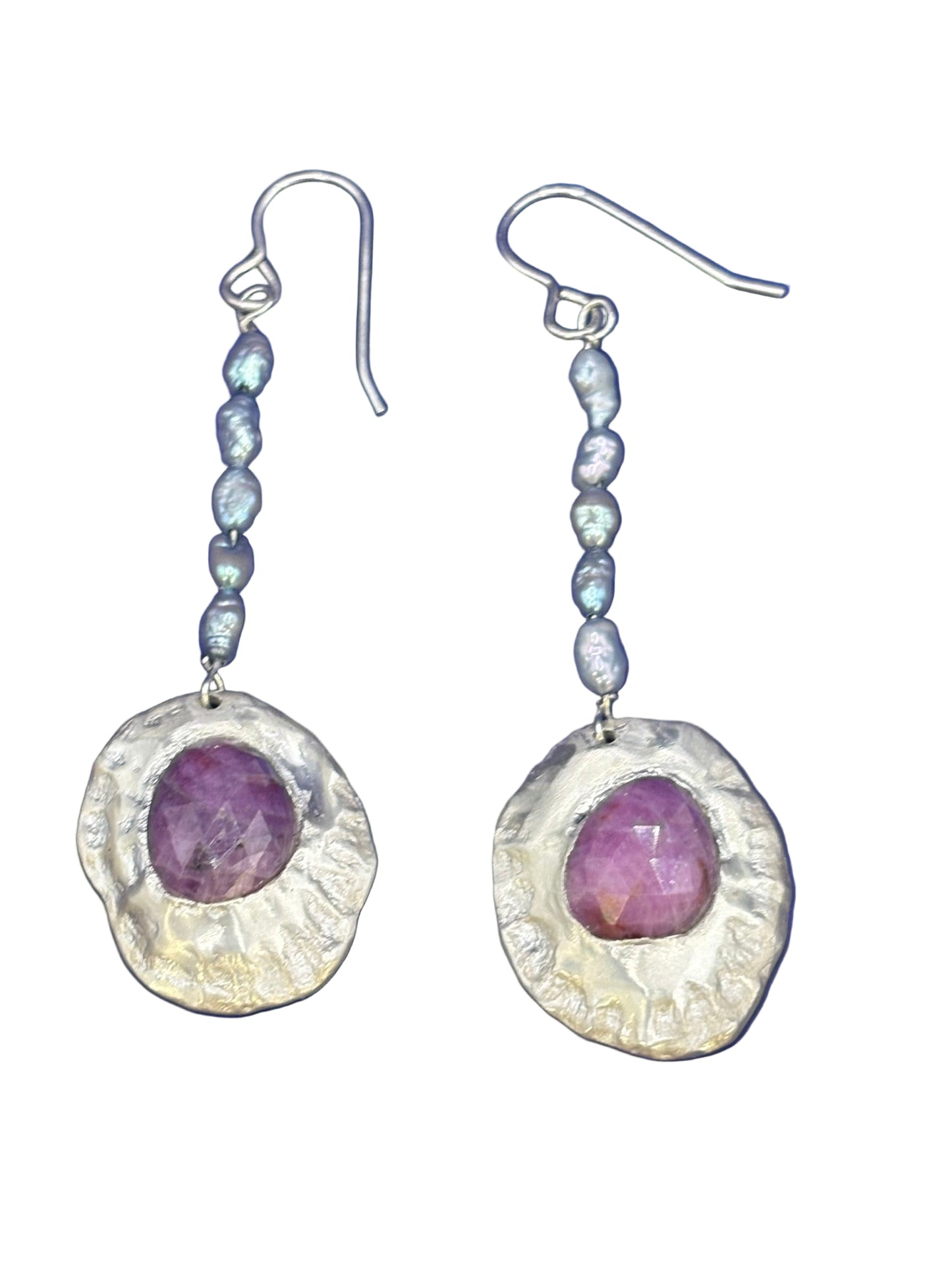 Bàirnich (Limpets) with Rubies and Grey Pearls