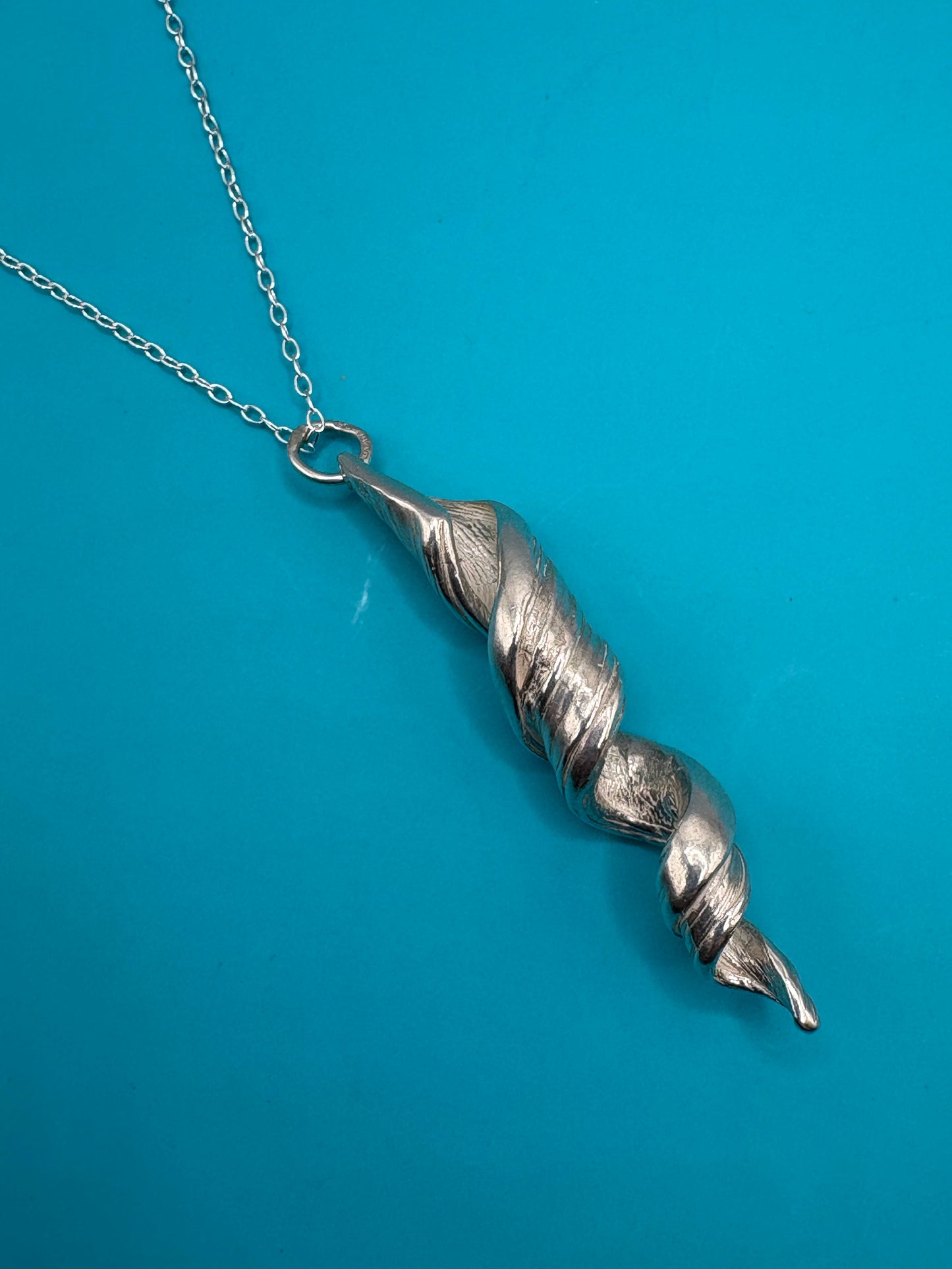 Medium Toinneamh (Twist) Necklace