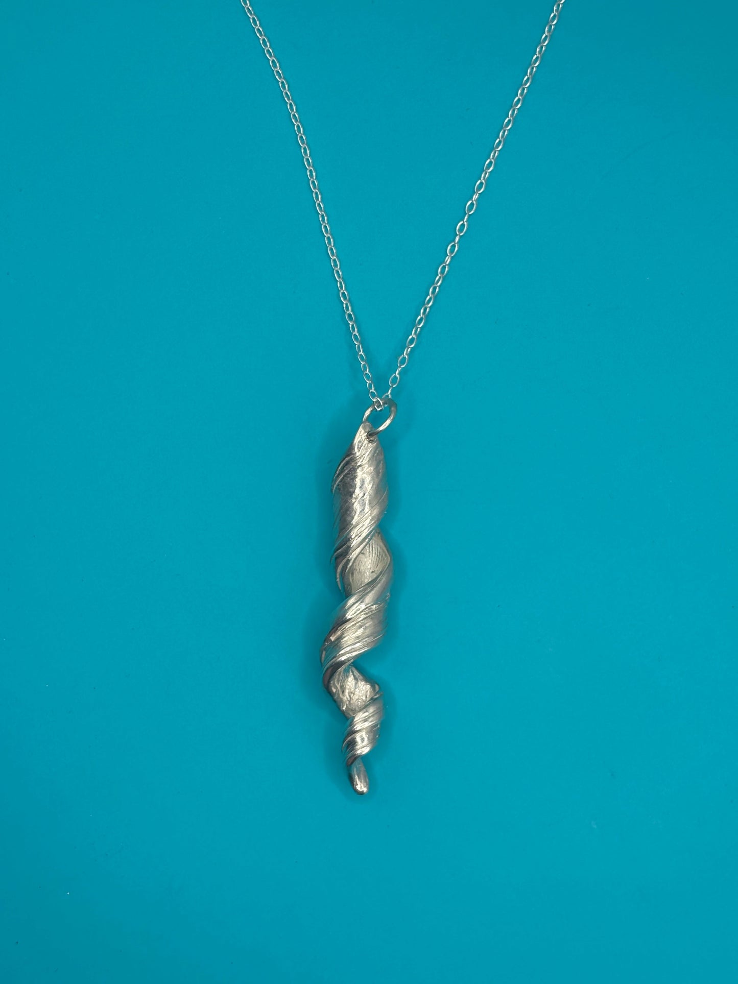 Medium Toinneamh (Twist) Necklace