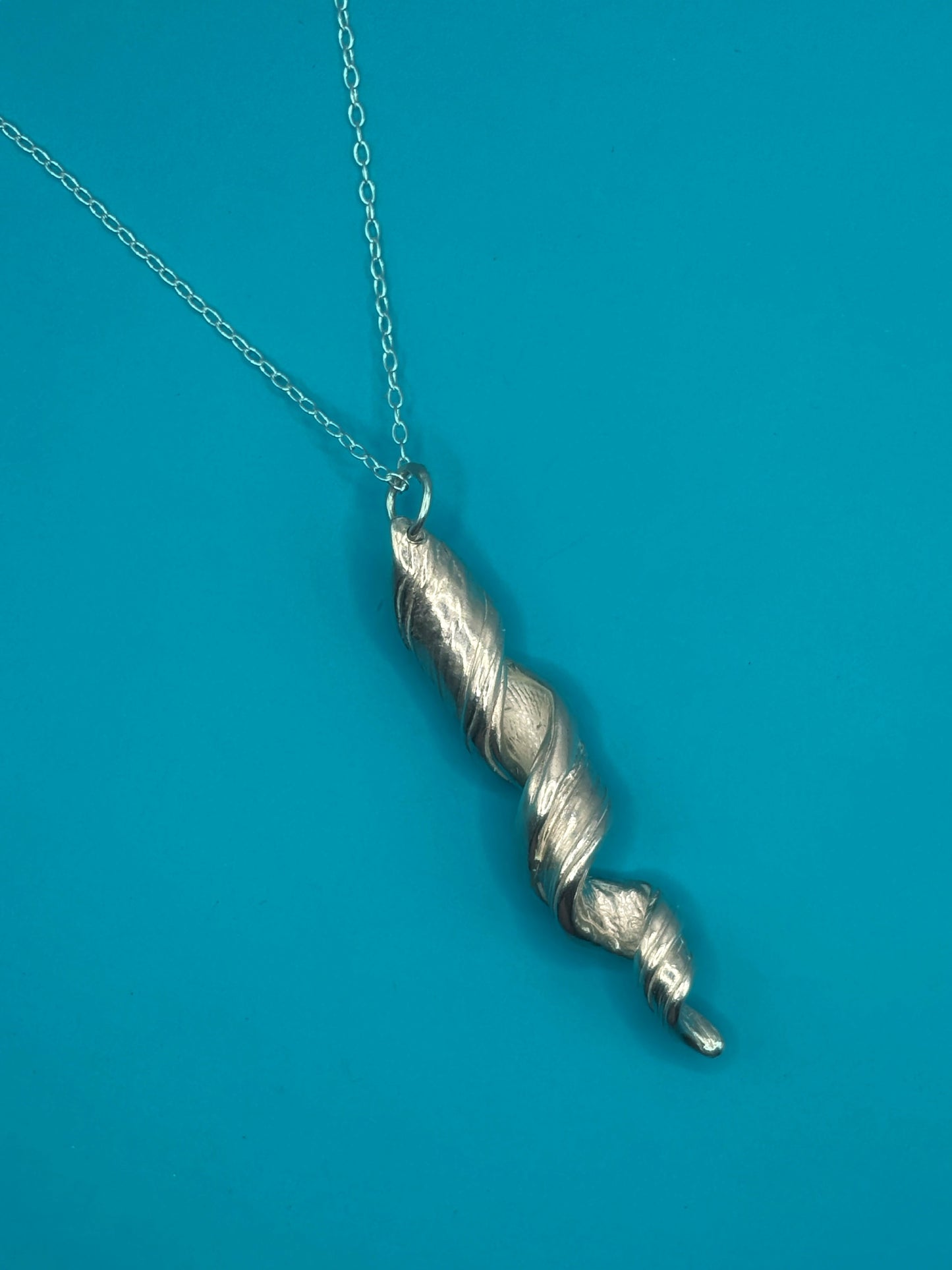 Medium Toinneamh (Twist) Necklace