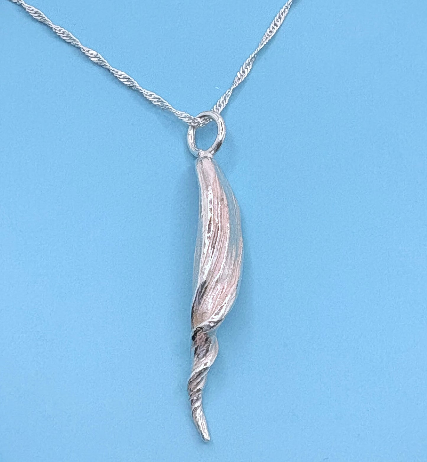 Bruis Toinnte (Twisted Brush) Necklace