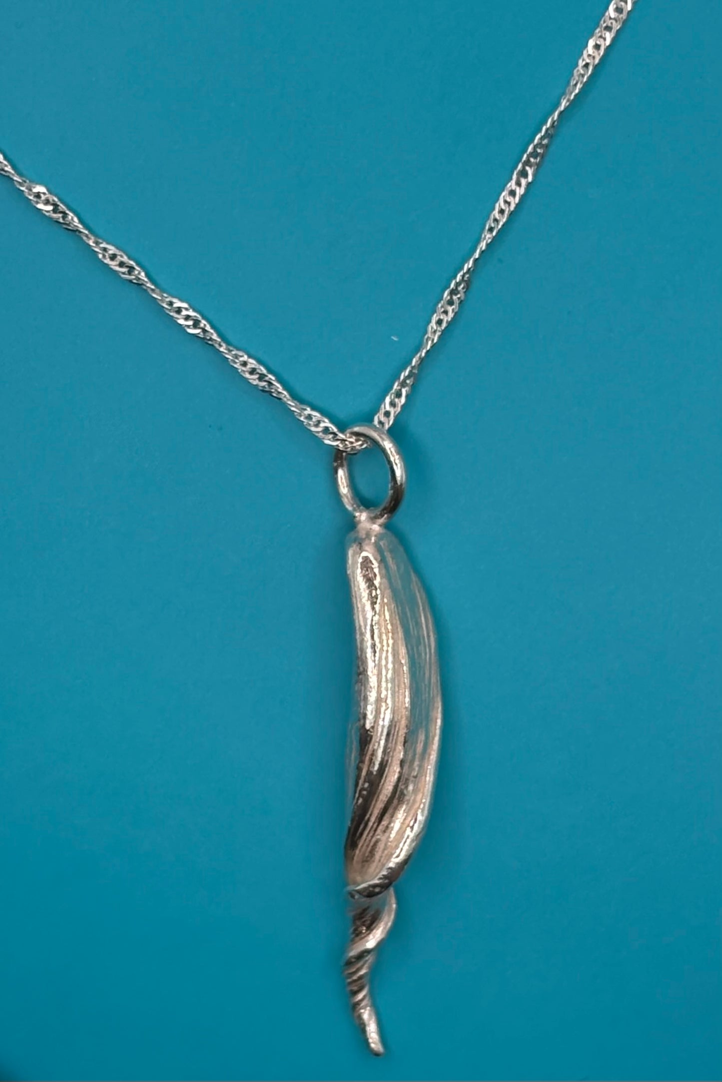 Bruis Toinnte (Twisted Brush) Necklace